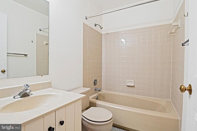 Building Photo - 2885 Kelly Square