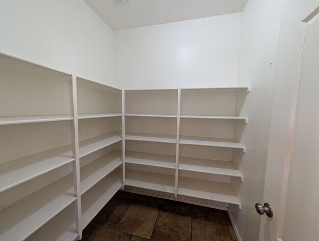 Building Photo - 4 Bedroom 2.5 Bathroom Gate Copper Canyon ...