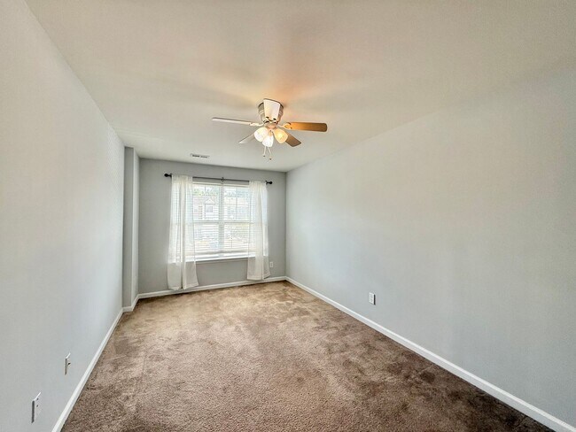 Building Photo - **OFFERING REFUNDABLE APPLICATION FEES & $100 MOVE IN PROMOTION** Charming 3BD, 2.5BA Raleigh Tow...