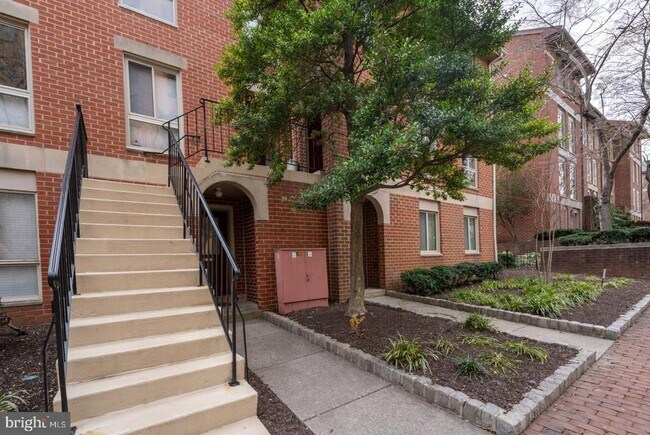 Building Photo - 35 Andrew Pl