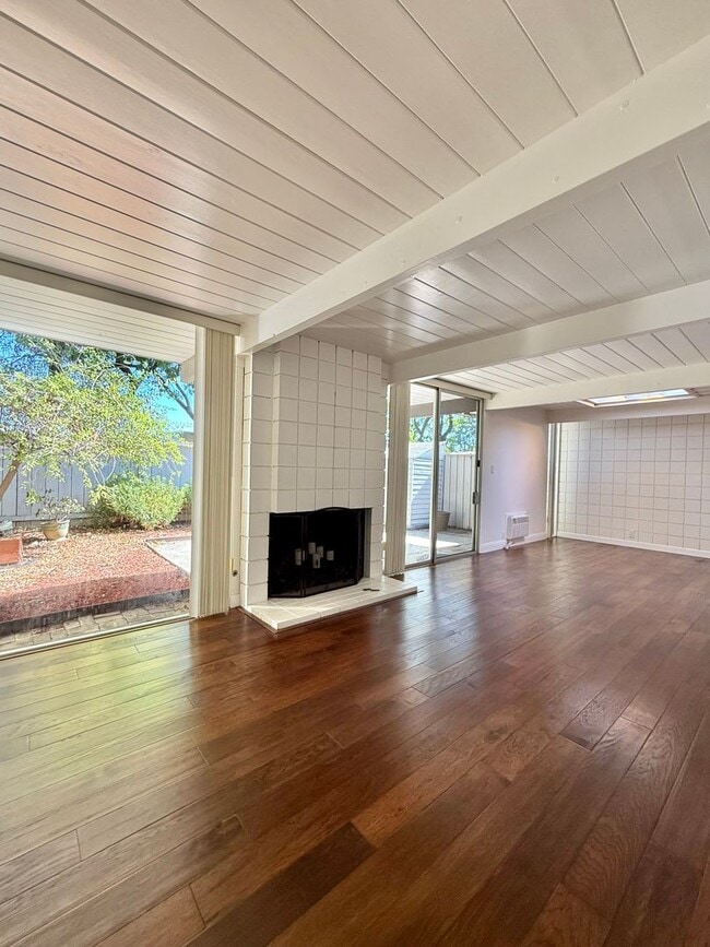 Building Photo - 2 Bedroom, 1 Bath Eichler -Townhouse, Sant...