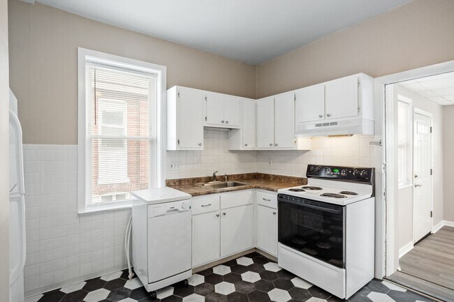 Building Photo - For the Big Dawgs