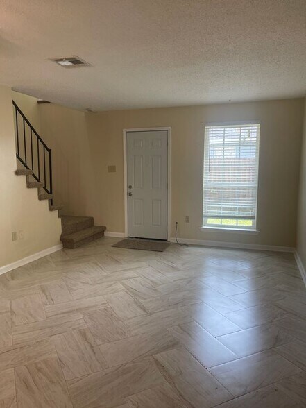 Building Photo - 1153 Heather Ln