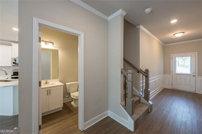 Building Photo - 1526 Fern Ridge Ln