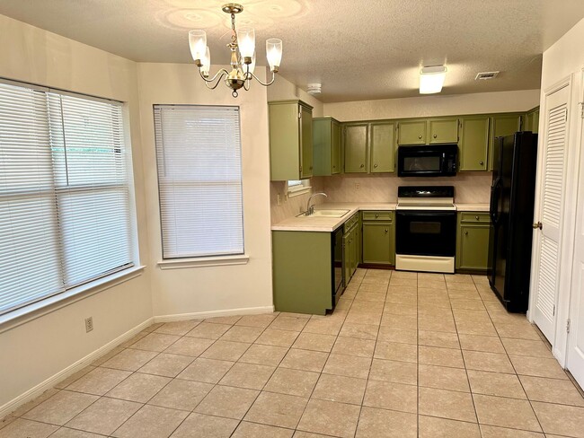Building Photo - 4914 Peppermill Hollow - Call LONGHORN PRO...