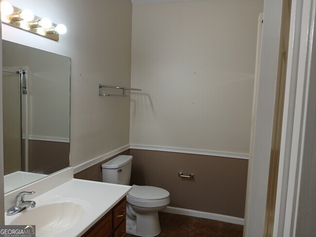 Building Photo - 817 Ashton Pl