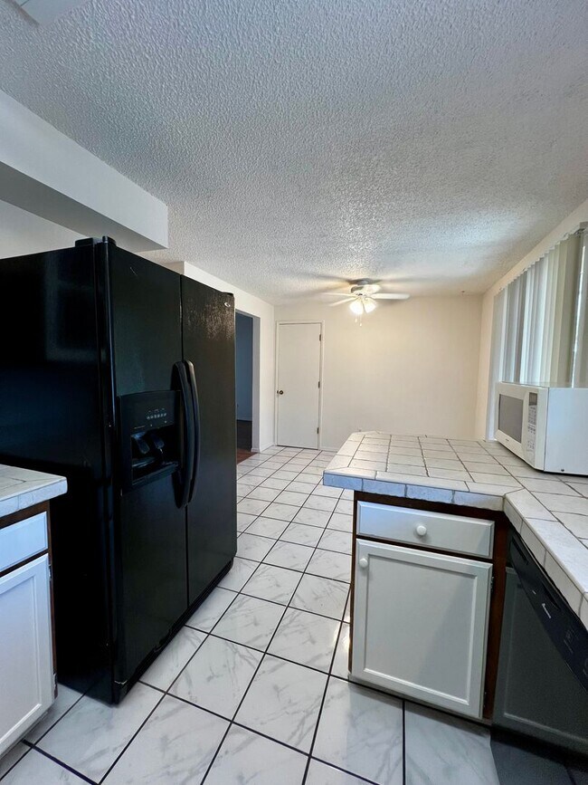 Building Photo - e4903