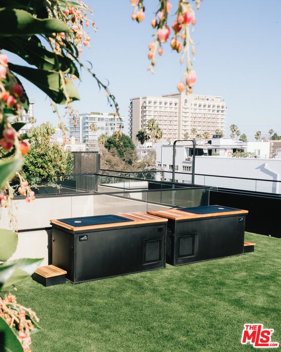 Building Photo - 350 N Palm Dr