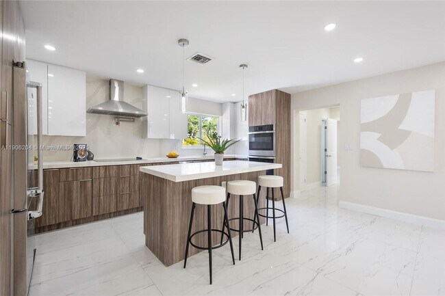 Primary Photo - 1510 Coolidge St