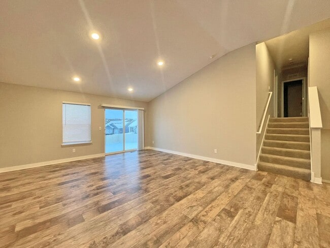 Building Photo - Gorgeous Like-New Home in Copper Hills, Never Rented, Fenced Yard, Huge Family Room, 3-Car Garage...