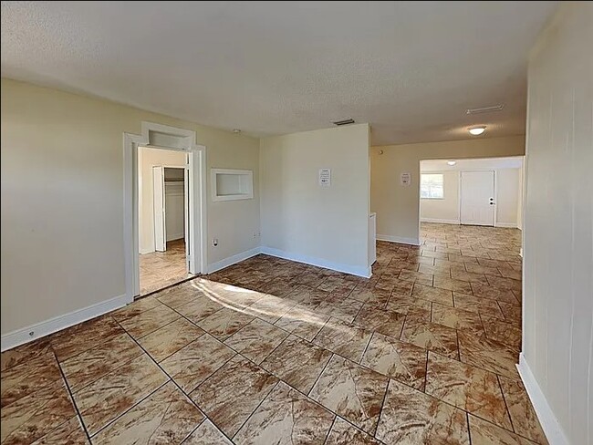 Building Photo - 5435 Lily St