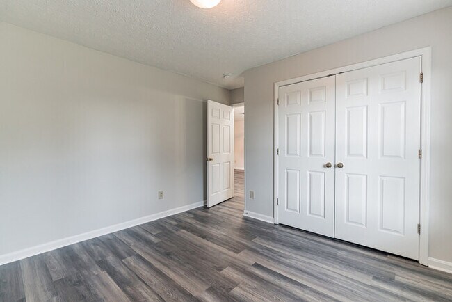 Building Photo - Three bedroom rental on Woodhaven Pl