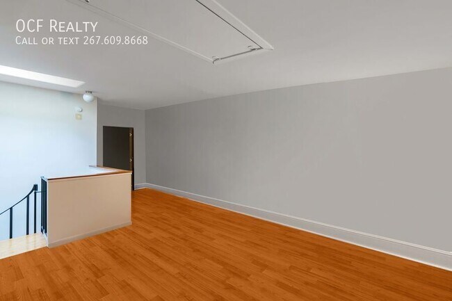 Building Photo - 1527 Pine St
