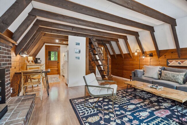 Building Photo - 51 Lake Pines Cir