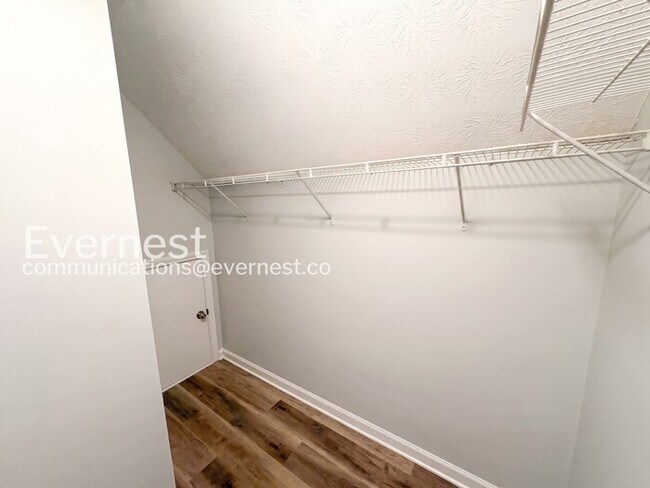 Building Photo - 459 Sawtooth Ln