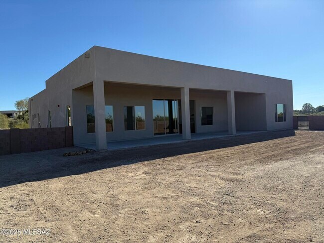 Building Photo - 5981 East Calle Agua Verde