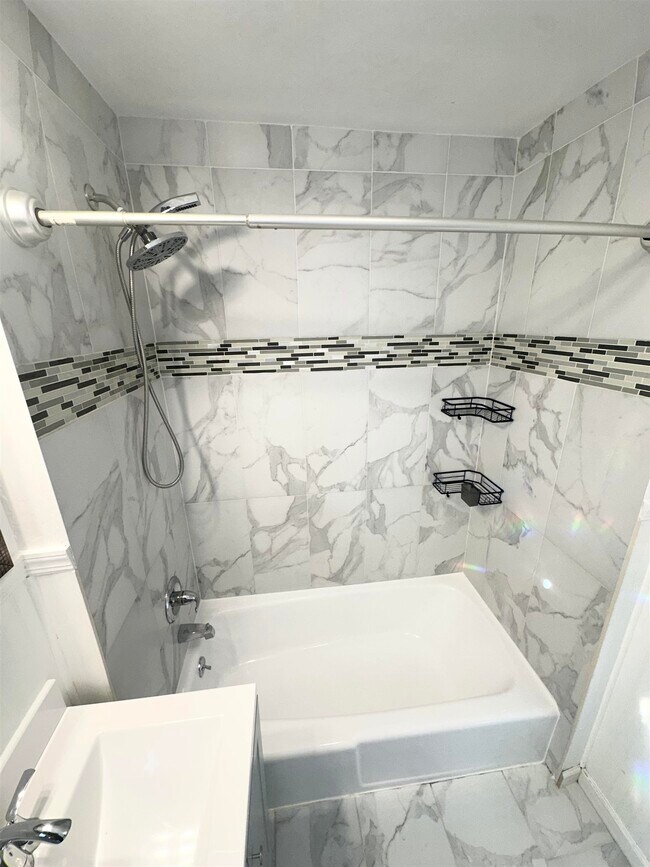 Building Photo - 5708 Broadway