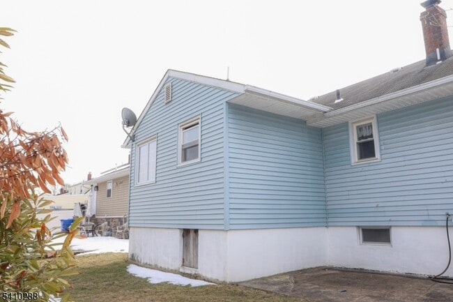 Building Photo - 118 Hobart Ave