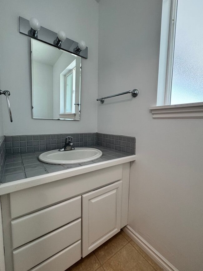 Building Photo - Large lower valley home, freshly remodeled...