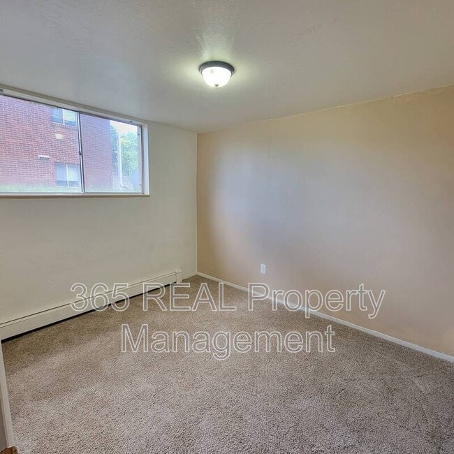 Building Photo - 2442 W 11th St