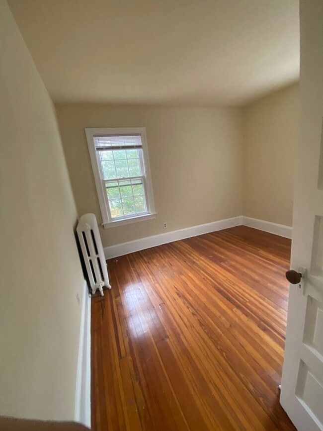 Building Photo - Incredibly Charming 3 Bedroom 2 Bath Victorian Style Farmhouse in Mount Pleasant! Just Steps From...