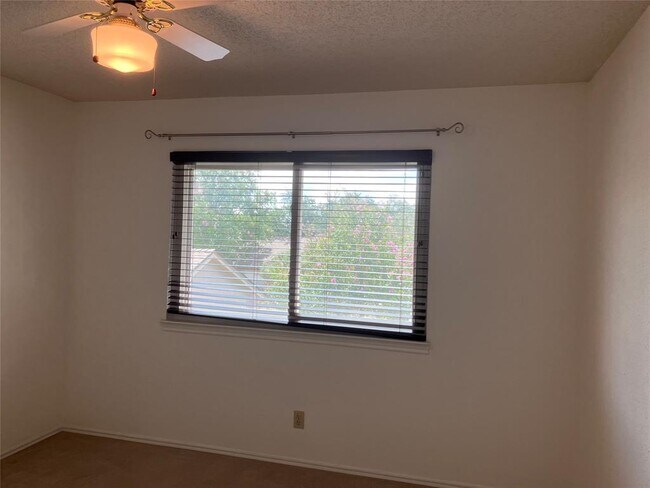 Building Photo - 8226 Summer Side Dr