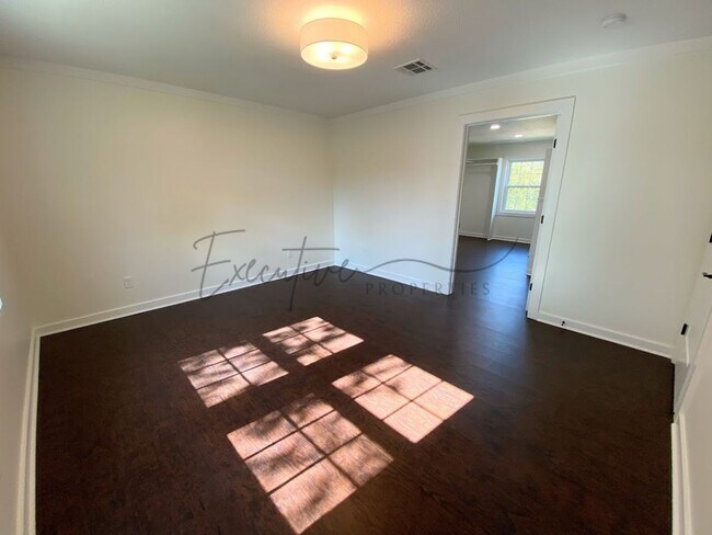 Building Photo - Spacious 4-Bedroom with Custom Finishes in...