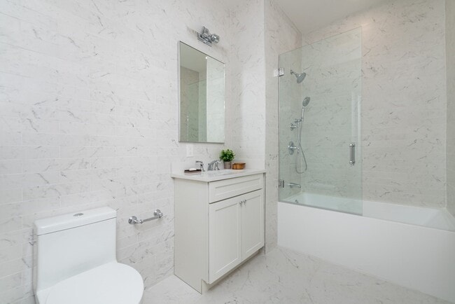 Building Photo - 106 Forest Hills St