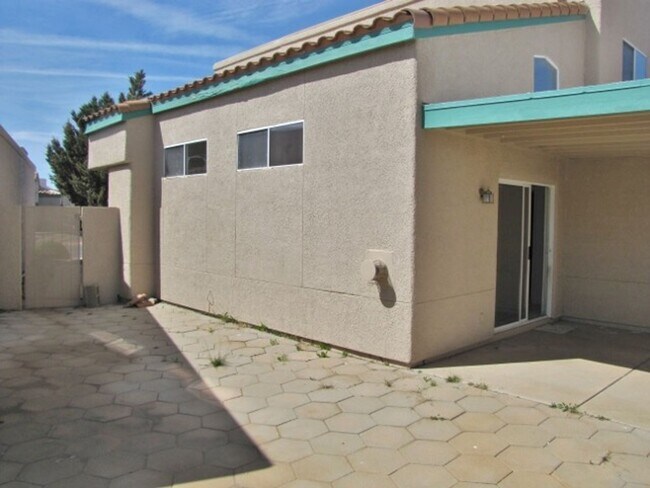 Building Photo - 3BR/2BA/2CG, 1615 sq.ft. home in Sierra Springs subdivision in Sierra Vista, AZ