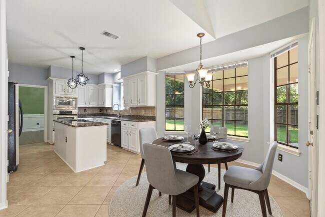 Building Photo - 2807 4 Pines Dr