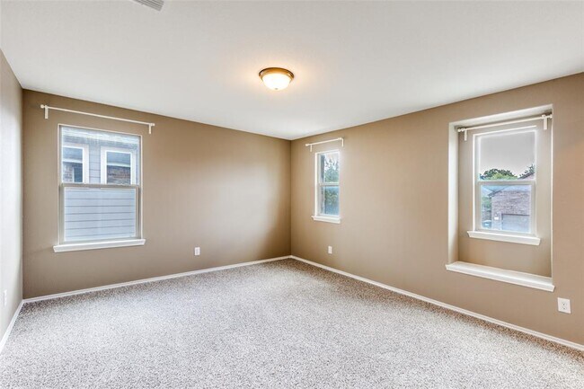 Building Photo - 1205 Half Hitch Trl