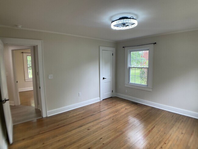 Building Photo - Adorable, Renovated Bungalow with Huge Yard and Deck!