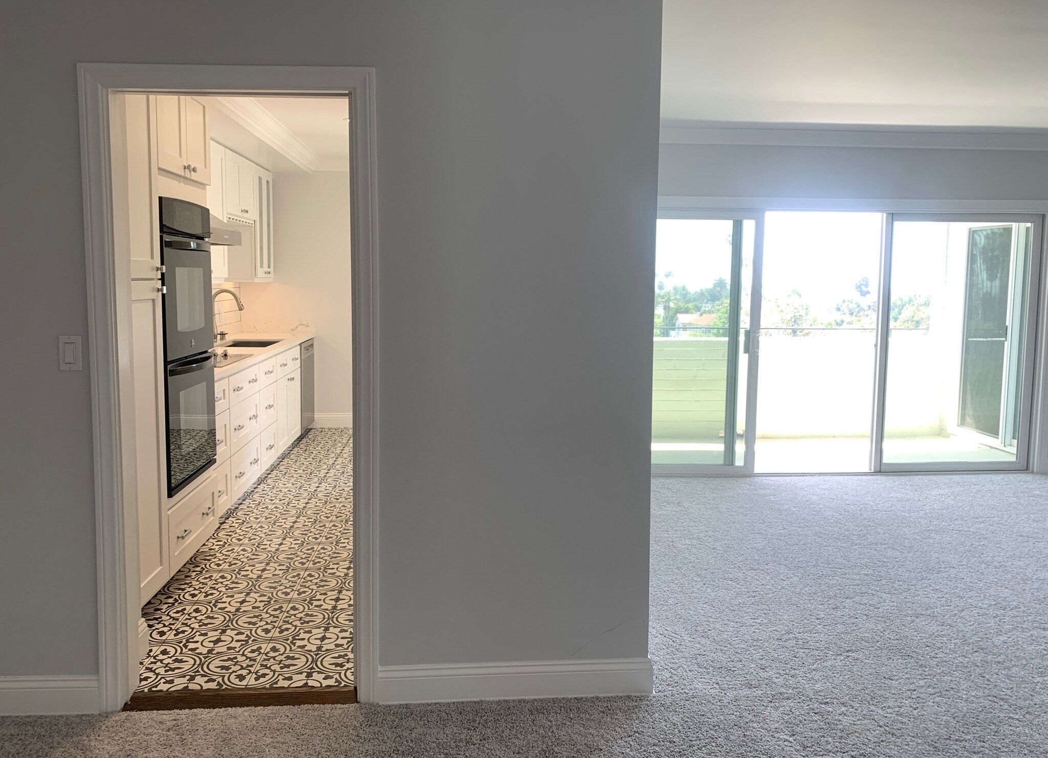 Building Photo - 7560 Hollywood Blvd