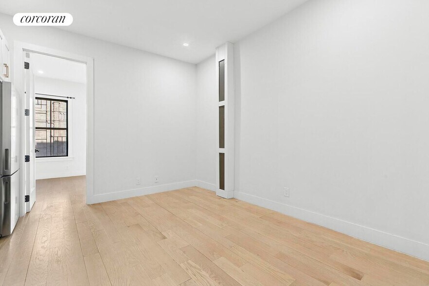 Building Photo - 204 W 96th St