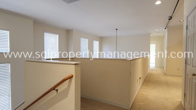 Building Photo - 1221 Lake Pointe Way