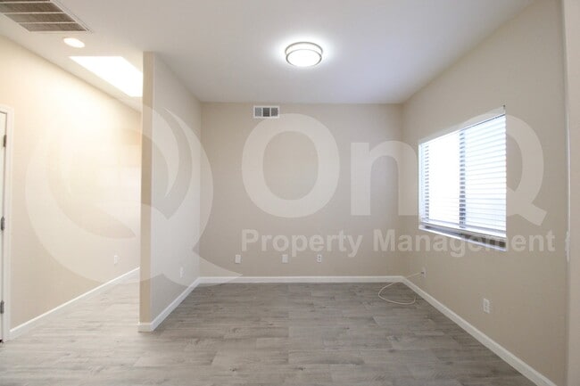 Building Photo - 440 S Val Vista Dr