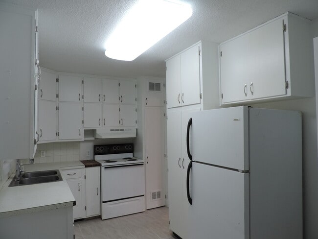 Building Photo - Cute Little Home