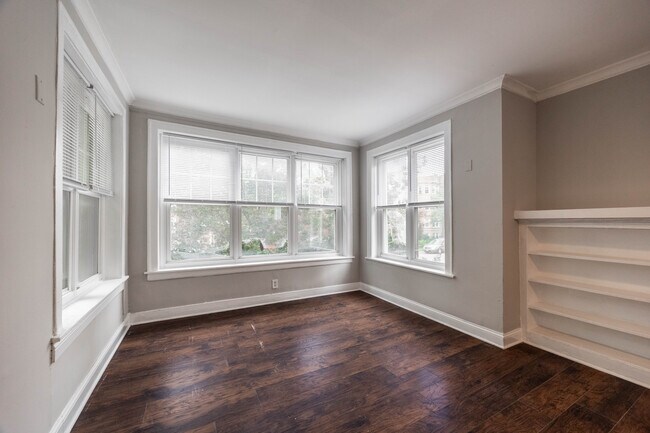 Building Photo - 6300 N Oakley Ave