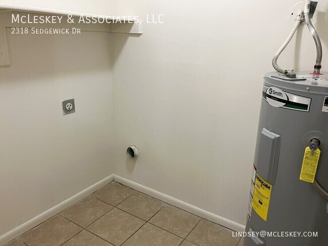 Building Photo - 2318 Sedgewick Dr