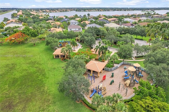 Building Photo - 19500 SW 39th Ct