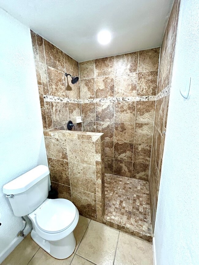 Building Photo - *COMING SOON* 3BR/2BA with Fireplace & 2-Car Garage!