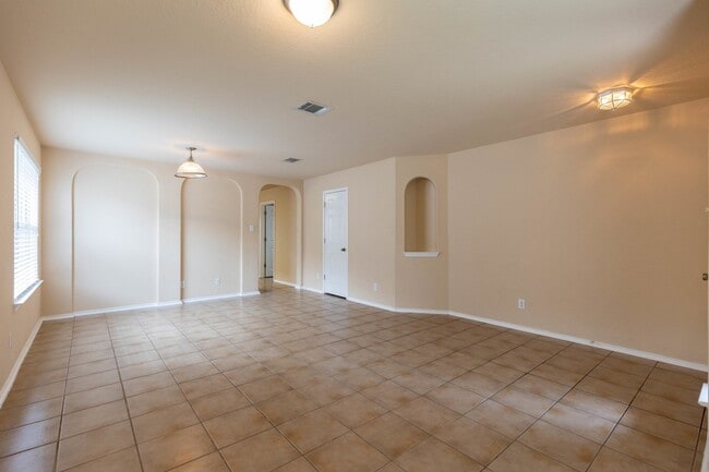 Building Photo - 2476 Medina Dr