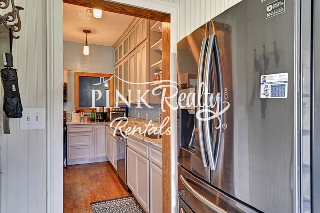 Building Photo - 1610 W Kiowa St