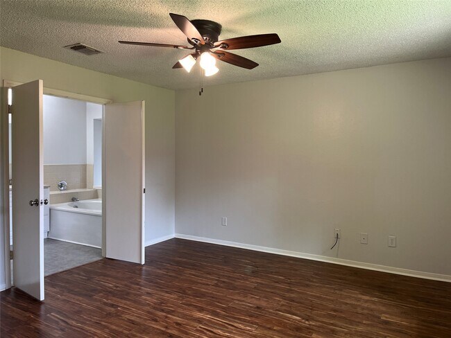 Building Photo - 2703 Hot Springs Dr
