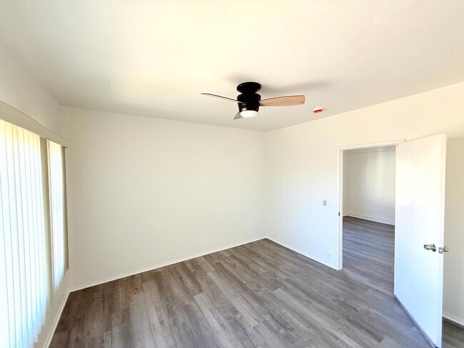 Building Photo - 1908-1910.5-19105 Daly St