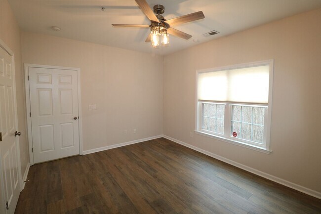 Building Photo - 6901 Hanesbrook Cir