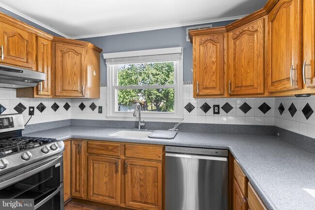 Building Photo - 7596 Amherst Dr
