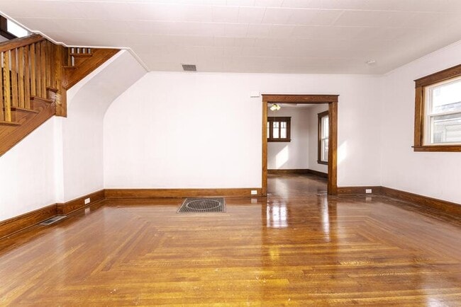 Building Photo - 645 Pawling Ave