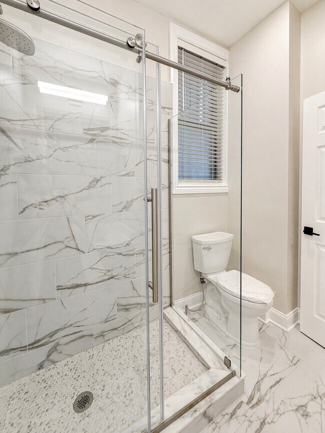 Building Photo - 1014 W George St