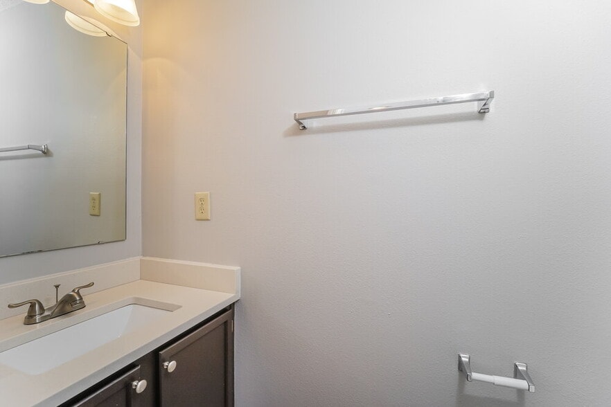 Building Photo - 150 Declaration Dr